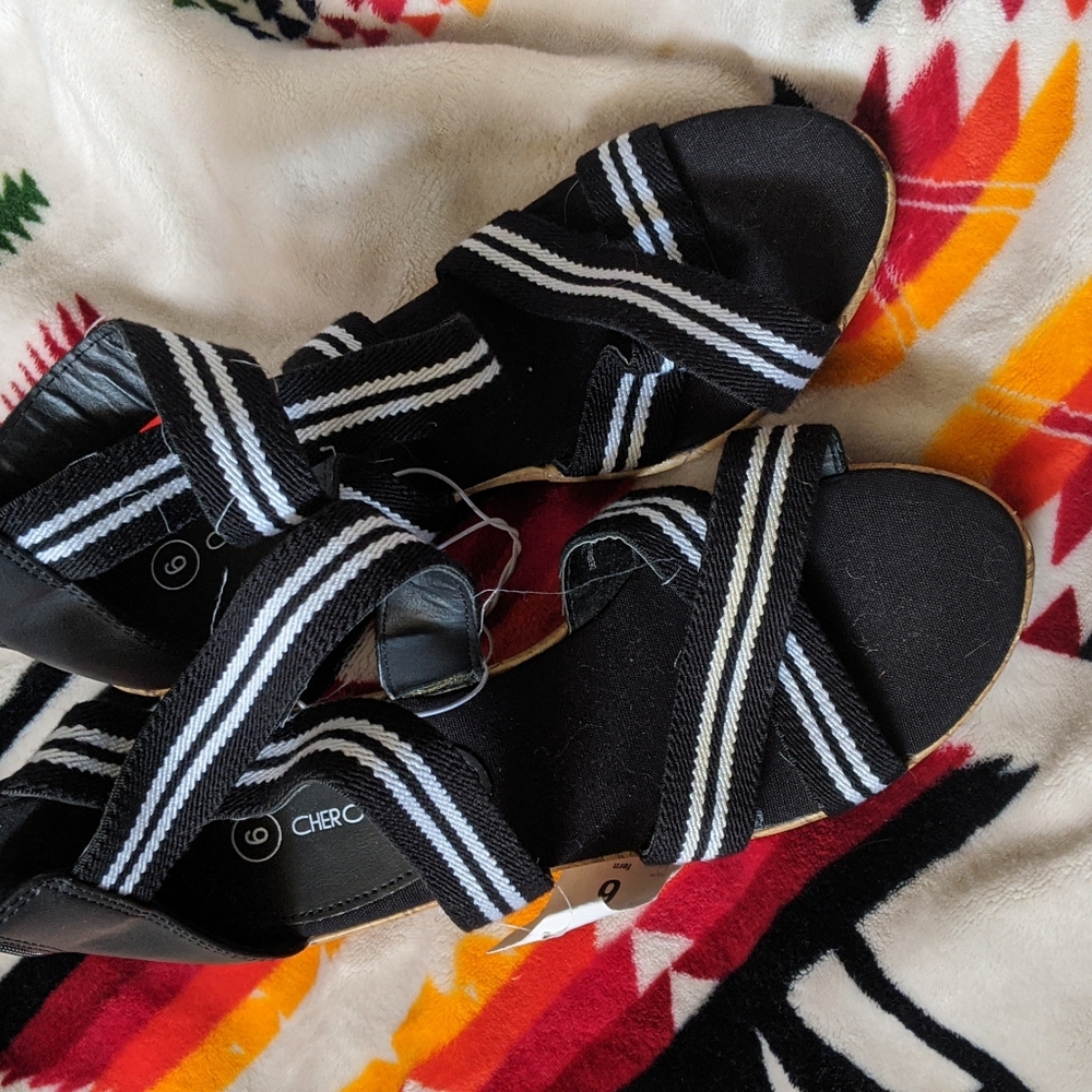 Sandals - Picture 4 of 4
